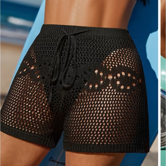 NWT It's What's Inside Black Cover-Up Shorts Black Crochet Beach Shorts L - Picture 3 of 7